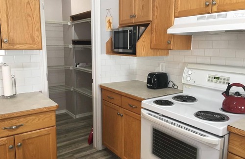 South Lethbridge Condo | Super South Side Apt. #3 - Close to Costco & College