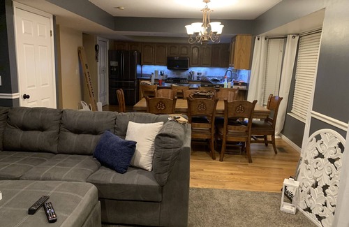 Roy House | SUPER SPACIOUS COMFY & CLEAN