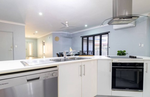 Johnston House | Super Spacious Modern Home with Pool