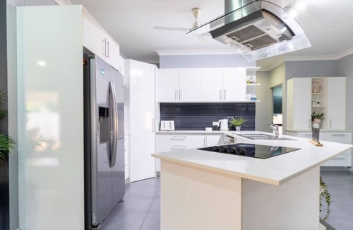 Johnston House | Super Spacious Modern Home with Pool