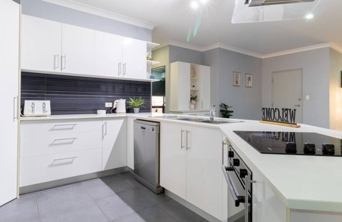 Johnston House | Super Spacious Modern Home with Pool