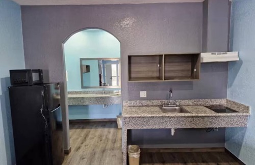 Humble Hotel | Super Stay Inn By OYO Humble IAH East