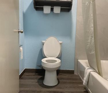 Humble Hotel | Super Stay Inn By OYO Humble IAH East