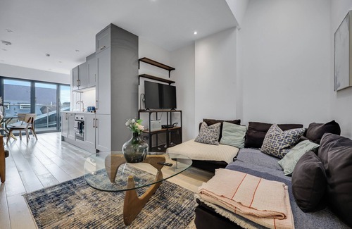 Shaftesbury Apartment | Super Stylish 1 Bedroom Apartment with Roof Terrace