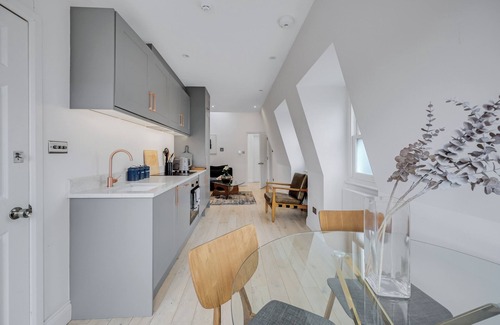 Shaftesbury Apartment | Super Stylish 1 Bedroom Apartment with Roof Terrace