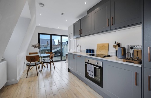 Shaftesbury Apartment | Super Stylish 1 Bedroom Apartment with Roof Terrace