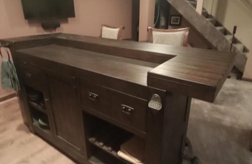 Lansing Apartment | Super Suite with Sauna, Pool Table and Arcade Game
