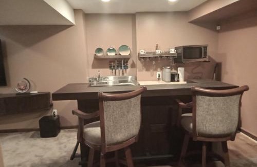 Lansing Apartment | Super Suite with Sauna, Pool Table and Arcade Game