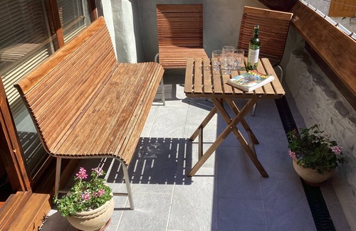 Le Bourg-d'Oisans House | Super Town House in Bourg d'Oisans, Spacious & Bike Friendly with Garage & WiFi