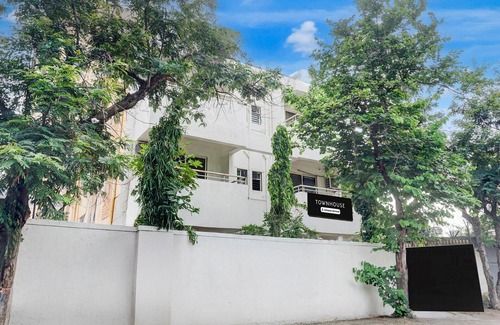 Mundhwa House | Super Townhouse Koregaon Park