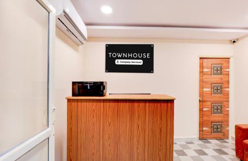 Khattalwada Hotel | Super Townhouse MVP Sector With Kailasagiri Hill View