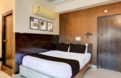 HITEC City Hotel | Super Townhouse Oak Madhapur Nera Regency