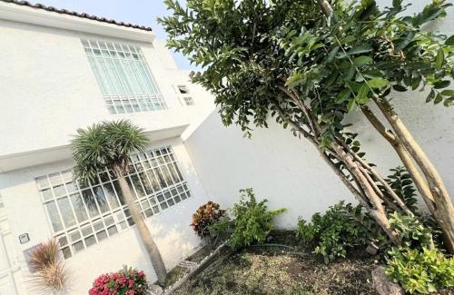 Queretaro House | Super zona comercial y cerca de todo