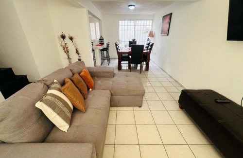 Queretaro House | Super zona comercial y cerca de todo