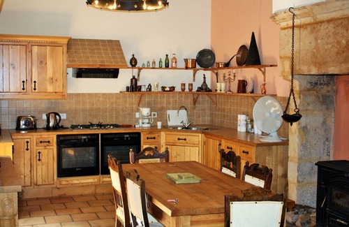 Saint-Cyprien House | Superb 14th Century Historic House with 2 large bedrooms sleeps 6 guests