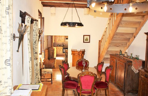 Saint-Cyprien House | Superb 14th Century Historic House with 2 large bedrooms sleeps 6 guests