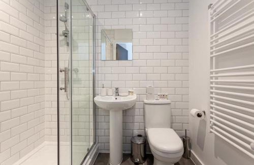 Old Trafford Apartment | Superb 2 Bed Flat 5min to Old Trafford Stadium