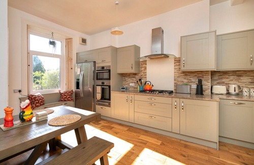 Bonnington Apartment | Superb 2-bed Flat Near the Royal Botanic Garden