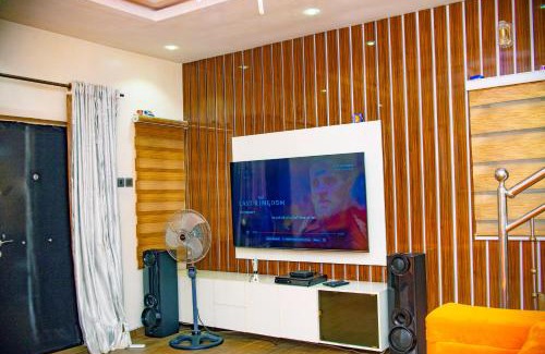Alimosho Apartment | Superb 2-Bedroom Duplex FAST WiFi+24Hrs Power