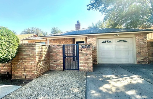 Midland House | Superb 2-bedroom house with AC in charming Midland