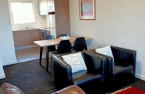 Inglewood Apartment | Superb 2 BR Apartment Minutes to CBD- Cen7