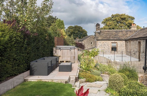 Hetton Cottage | Superb 3 bed cottage home in the pretty Dales Village of Hetton, with hot tub