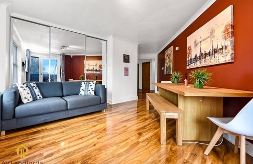 Rotherhithe Apartment | Superb 3 bedroom Flat-Top River View Canada Water!