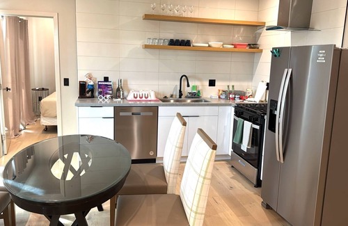 Boyle Heights Hotel | Superb 3-bedroom Apt in vibrant Los Angeles