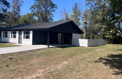 Monroe House | Superb 3-bedroom house with AC in Monroe