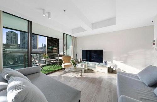 Chinatown Apartment | Superb 3 Bedroom in Downtown City
