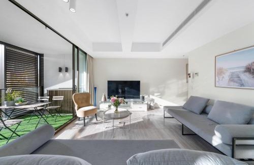 Chinatown Apartment | Superb 3 Bedroom in Downtown City