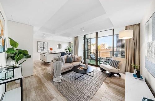 Chinatown Apartment | Superb 3 Bedroom in Downtown City