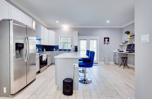 Church Hill House | Superb 3BR W/Balcony Near Capitol Centern