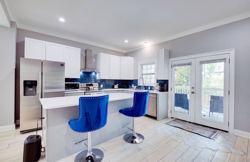 Church Hill House | Superb 3BR W/Balcony Near Capitol Centern