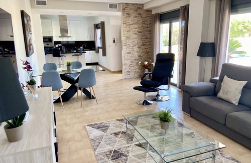 Los Balcones Villa | Superb 4/5 Bed 3 Bath Villa with Private pool & Garden Full Air Con, WIFI