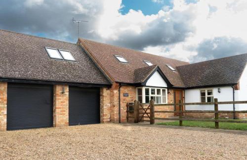 Wyton House | Superb 4BD Stay in Wyton and Houghton Village