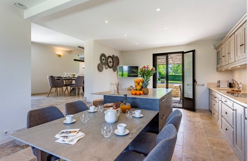 Menerbes House | Superb 5 * rated property with spectacular view in Ménerbes