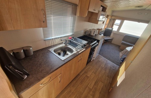 Leysdown-on-Sea House | Superb 6 berth caravan at Harts Holiday Park in Kent ref 74101B