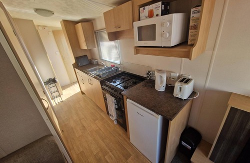 Leysdown-on-Sea House | Superb 6 berth caravan at Harts Holiday Park in Kent ref 74101B