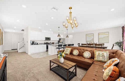 Riverside Villa | Superb 6BD/4BA villa in Riverside with WiFi, King Beds Large space, clean new