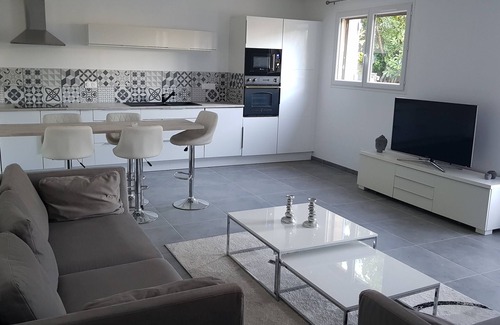 La Roquette-sur-Siagne Apartment | Superb Apt 3p garden level villa with pool