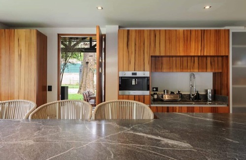 Valle de Bravo House | Superb and Spacious Residence with Garden and Pool
