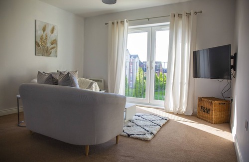 Frampton on Severn Apartment | Superb Apartment in Stratford Upon Avon With Free Parking & Wi-fi