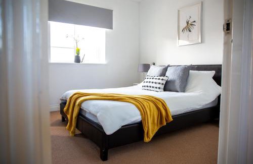Frampton on Severn Apartment | Superb Apartment in Stratford upon Avon with Free Parking & Wi-Fi