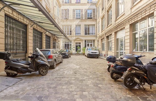Quartier du Mail Apartment | Superb Apartment 2 bedrooms Centrer of Paris by Studio Prestige