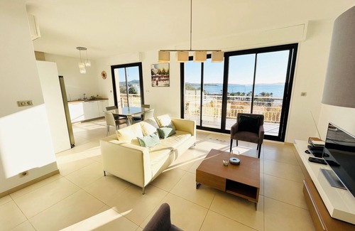 Sanary-sur-Mer Apartment | Superb apartment Grand sea view Full center