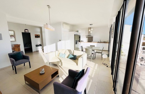 Sanary-sur-Mer Apartment | Superb apartment Grand sea view Full center