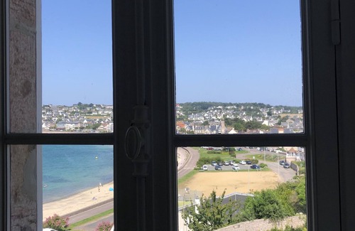 Pleherel-Plage-Vieux-Bourg Apartment | Superb apartment in old villa