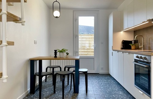 Chartres Apartment | Superb apartment with Fiber WiFi and parking in charming Chartres