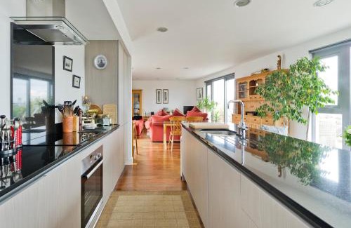 East Putney Apartment | Superb apartment with terrace near the river in Putney by UnderTheDoormat